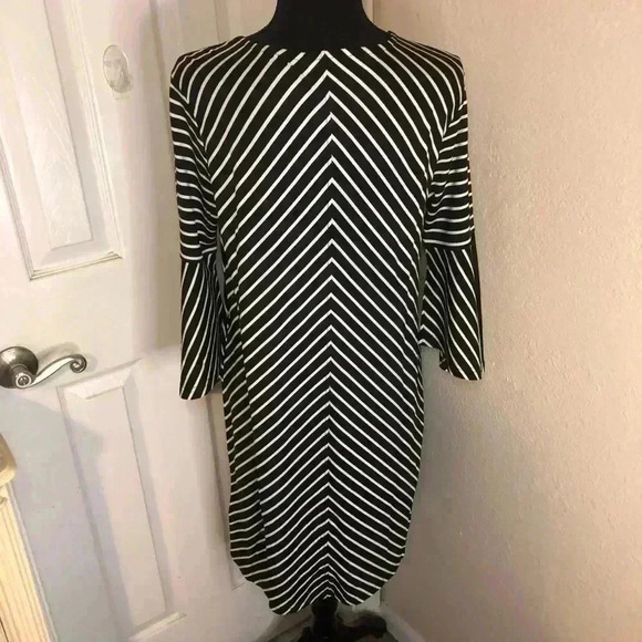 🤍🖤Black and white striped dress by Creation size 6P🖤🤍 - Picture 4 of 11